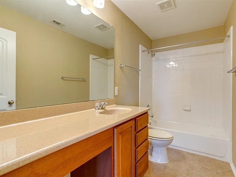 1109 Sussex Pl — Photo 16