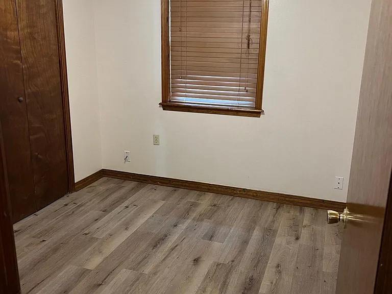 Middle bedroom