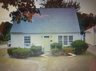 18 Oakland Dr, West Warwick, RI 02893