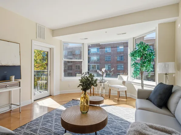 20 Avenue At Port Imperial image 11 of 45