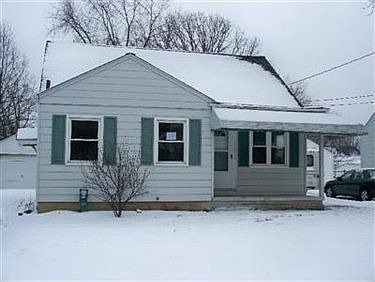 1st image of 1525 Maple Dr