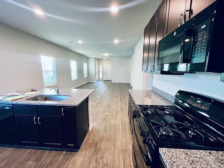 117 Huckleberry Ln — Photo 3