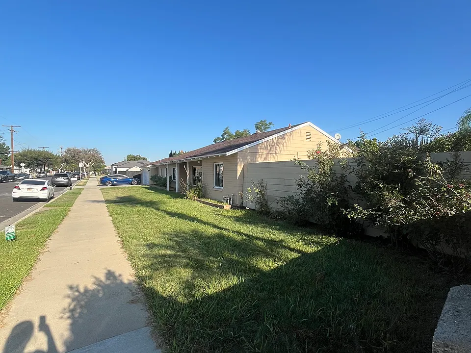 200 W Elm St #1