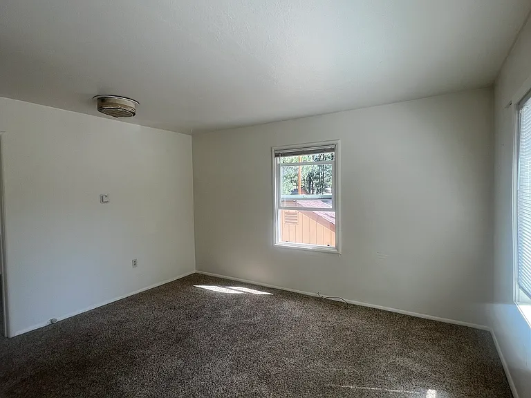 2737 Knox Ave #4 — Photo 13