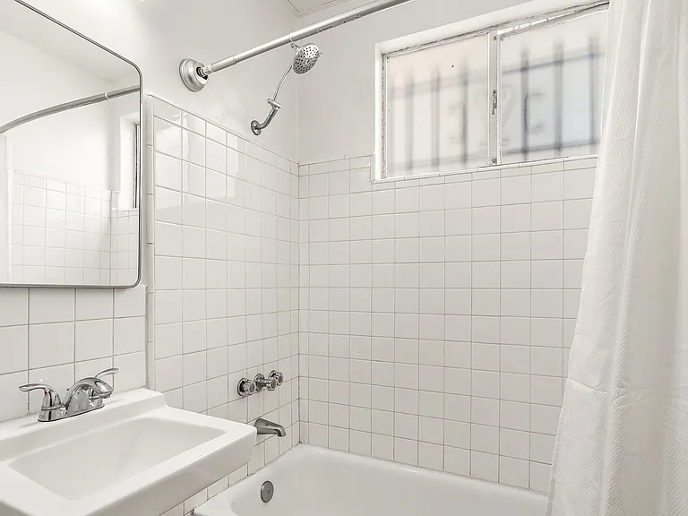 826 S Grand View St #1 — Photo 17