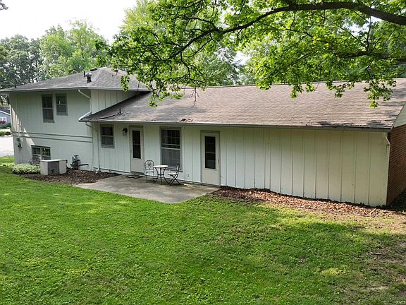3rd image of 110 Brittany Ln