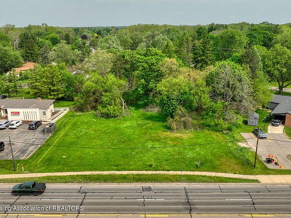 3rd image of 6142 W Saginaw Hwy