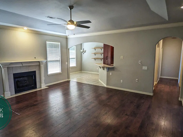 608 SW Wallstone Rd — Photo 5