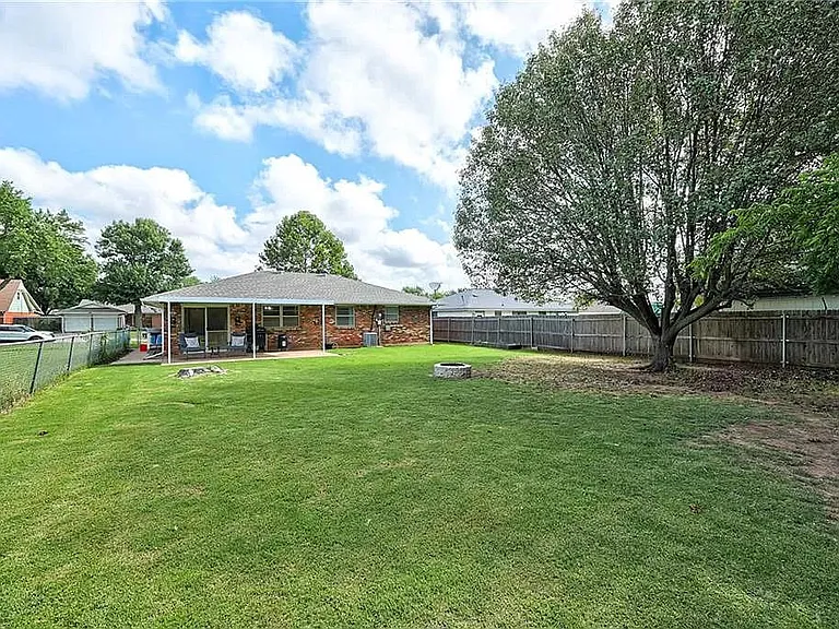 704 Crestmoor Dr — Photo 19