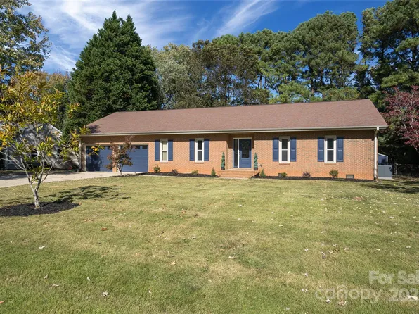 1004 Sandy Ct, Gastonia, NC 28056