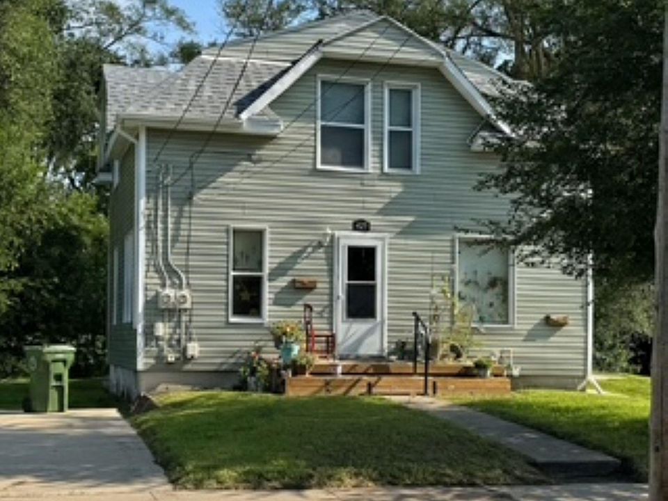 1st image of 425-425 1/2 Webster St