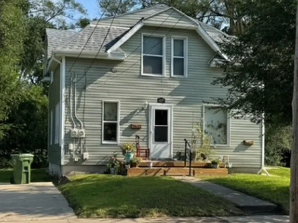 425-425 1/2 Webster St, Waterloo, IA 50703