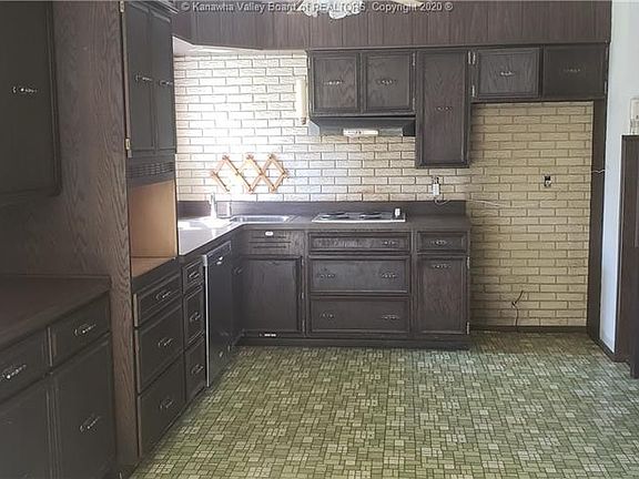 5th image of 2043 Oakridge Dr