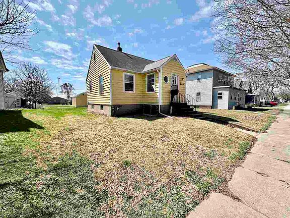 2nd image of 235 W Adams St