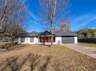 2175 Villa View Dr, Siloam Springs, AR 72761