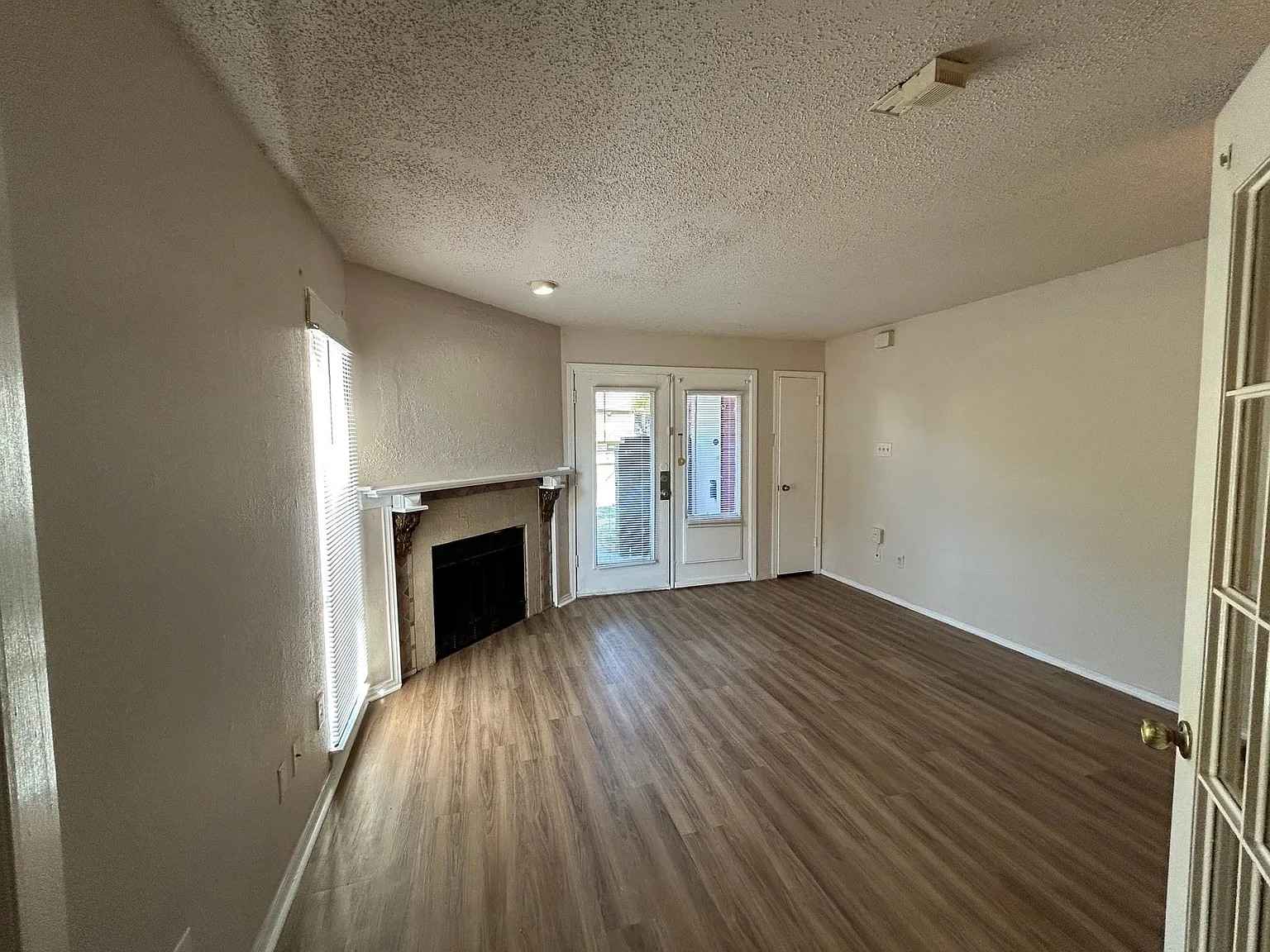 9839 Walnut St — Photo 4