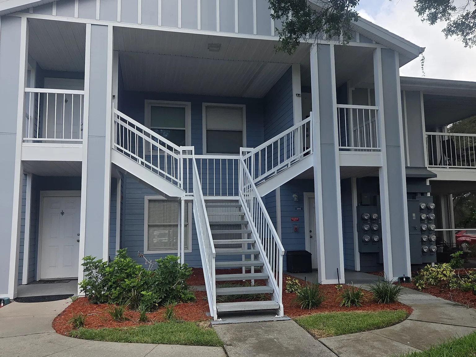 2 bed, 912 sqft, $1,715 — Photo 2
