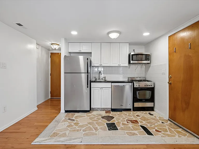1527 S Broad St #3-R — Photo 2