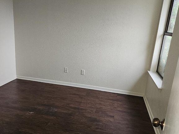 4th image of 1903 Wisteria St