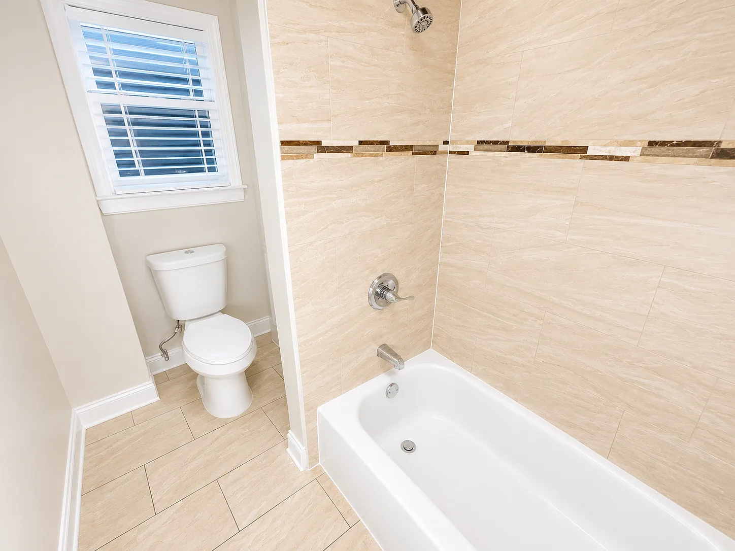 3 bed, 1200 sqft, $2,045 — Photo 2