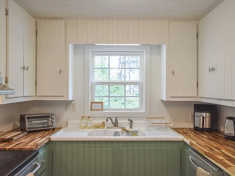 1490 N Ridge St — Photo 36