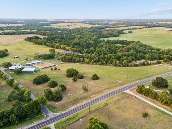 122 Lovers Leap Ln, Van Alstyne, TX 75495
