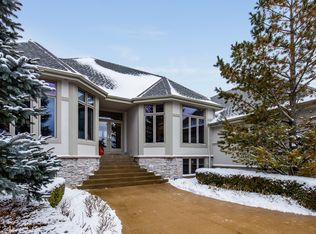 7448 W Ridgeview Ct, Mequon, WI 53092
