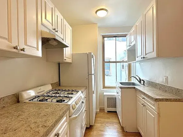 423 E 64th St APT 6F, New York, NY 10065