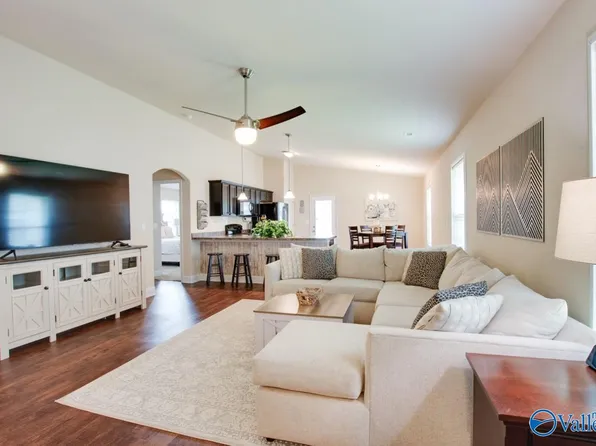 28160 Chasebrook Dr, Harvest, AL 35749