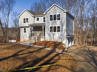 36 Mase Rd, Lake Hopatcong, NJ 07849