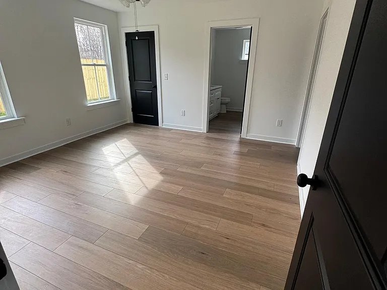 512 Crump St — Photo 8