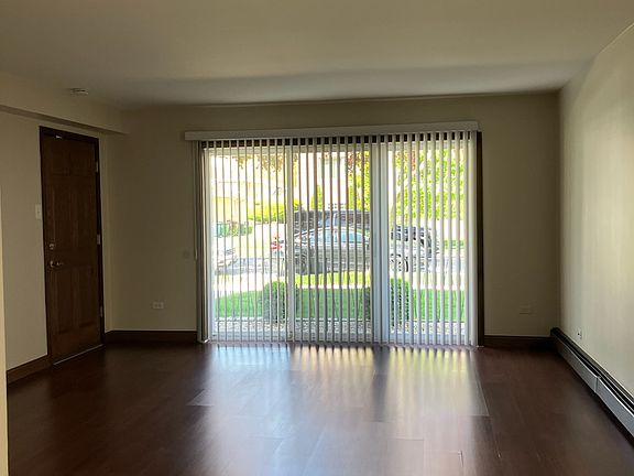3rd image of 9521 S Kilbourn Ave #1N