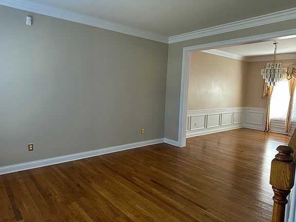 5th image of 3016 Charleston Gardens Blvd