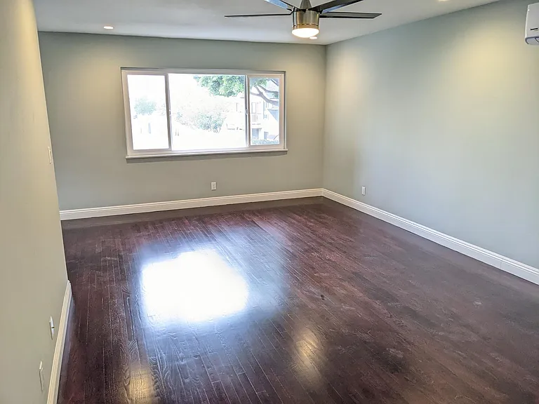 1028 E 3rd St #6 — Photo 16