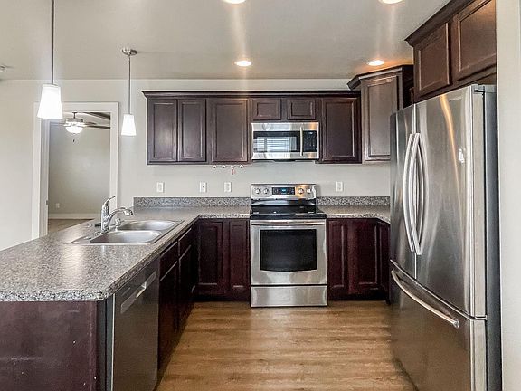 3rd image of 1006 Yellowstone Ave #1