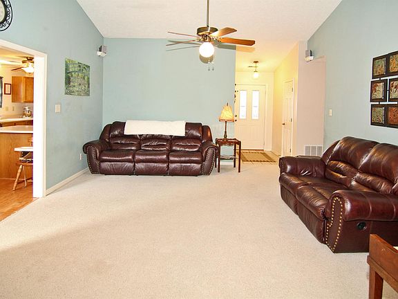 5th image of 7189 Carrie Dr
