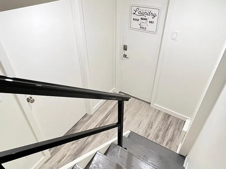 30 Ferris Rd — Photo 2
