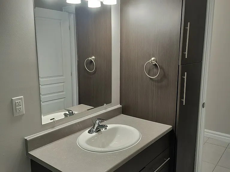40 Flanders Ct — Photo 8