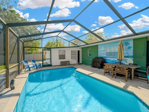 7476 Cass Cir, Sarasota, FL 34231