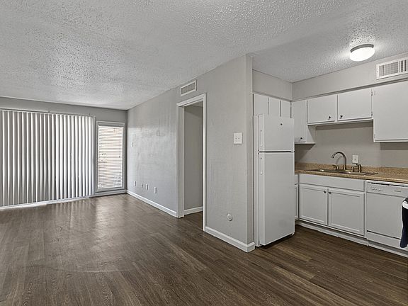 4th image of 1125 Hillcrest St #1111-101