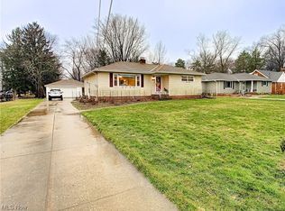 2102 Mapleview Dr, Seven Hills, OH