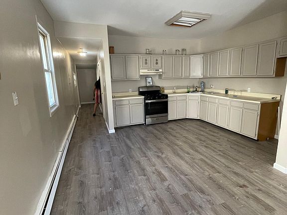 2nd image of 2115 E 13th St Floor 1