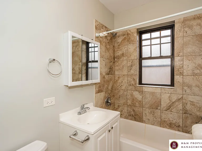1010 North Boulevard — Photo 23