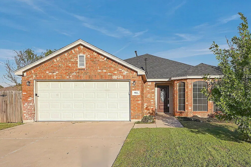 3 bed, 2.0 bath, 1670 sqft, $2,200 — Photo 1