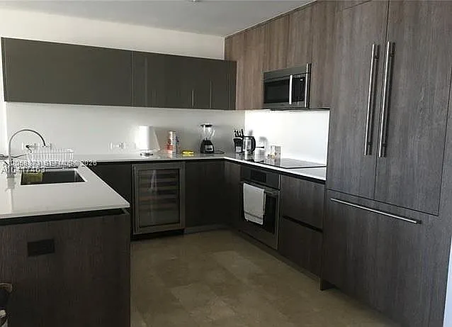 Rise Condo — Photo 1