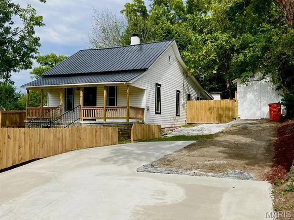 360 3rd St, Ellington, MO 63638