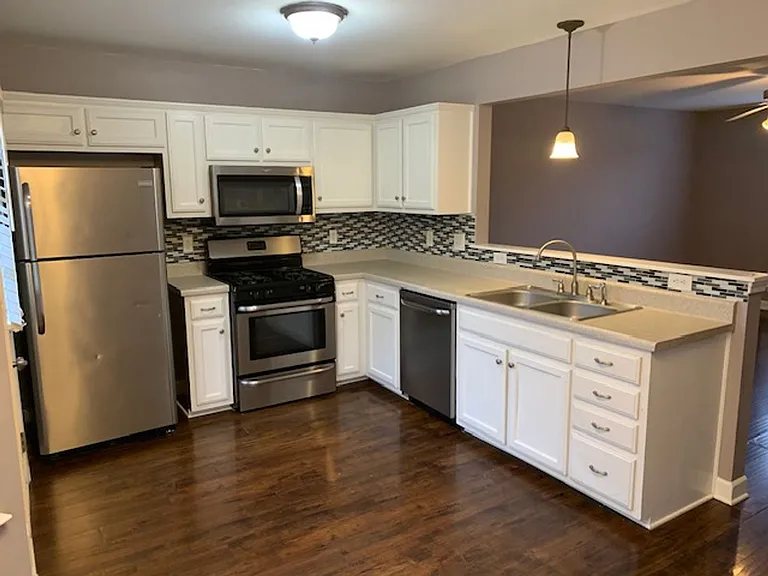 2244 Dewey Dr — Photo 4