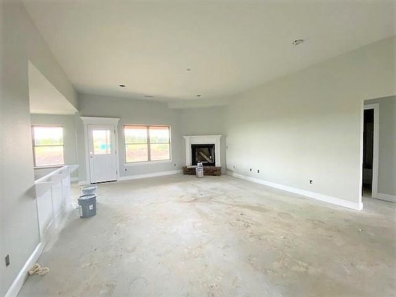 3rd image of 117 Pine Oak St