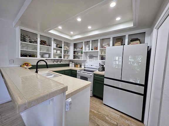 5th image of 4106 Apricot Dr #4106
