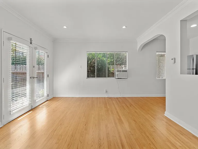 1901 Griffith Park Blvd #1901 — Photo 4